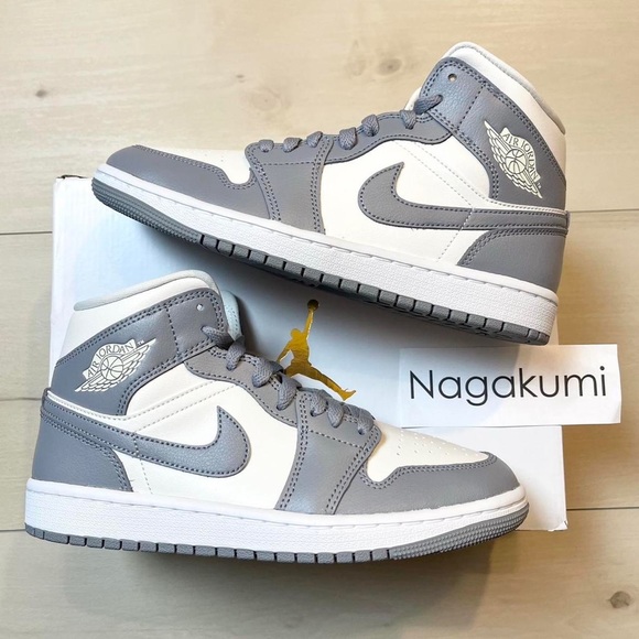 🐋 Women’s Nike Air Jordan 1 mid stealth grey white shoes - big kids - Picture 4 of 4